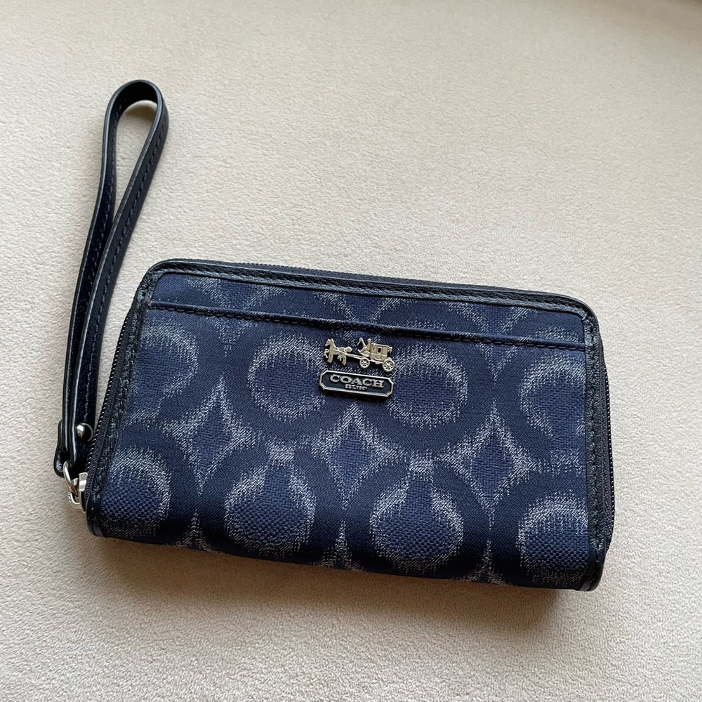 Coach wristlet wallet- NWOT- Beautiful! - Picture 3 of 7